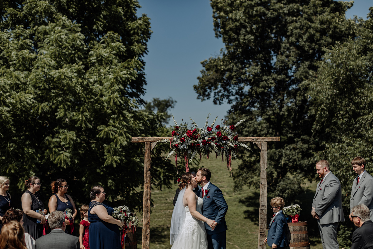the grove at kempton wedding photography ceremony