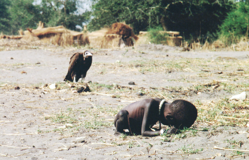 kevin-carter-starving-child-and-vulture