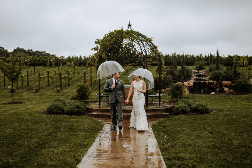 rainy-wedding-photography