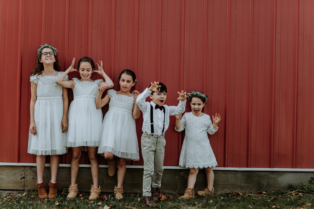 photographing-kids-at-a-wedding