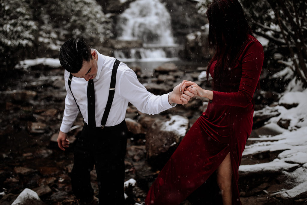 winter-engagement-session