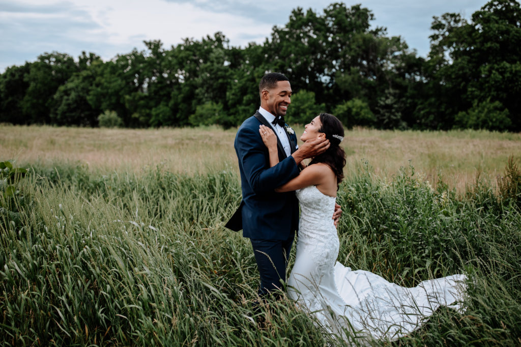 wedding-photography-couple-in-field