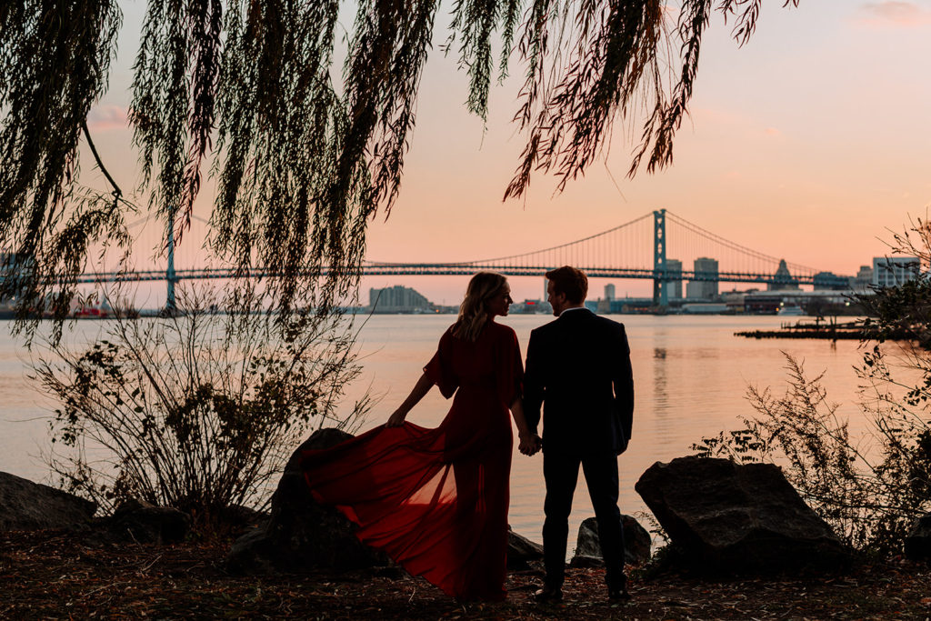 silhouette-engagement-photography