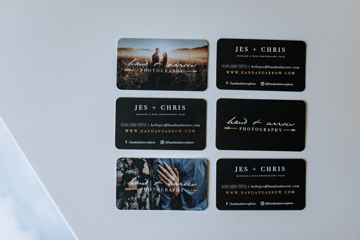 photography-business-card-hand-and-arrow