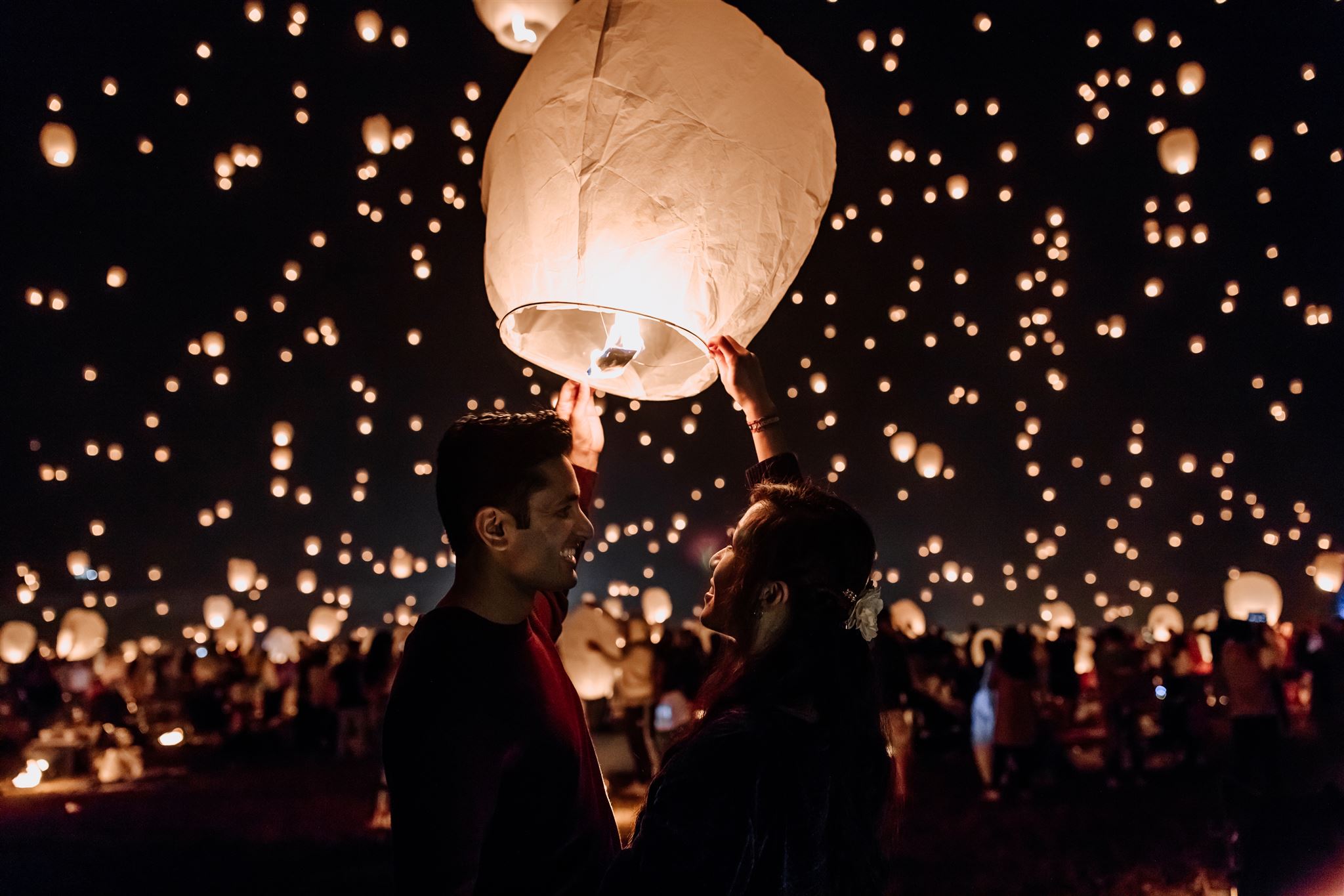 8 Tips for Taking Moody Couple’s Portraits at a Chinese Lantern