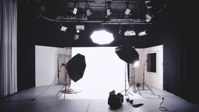 flash-vs-continuous-lighting-photography